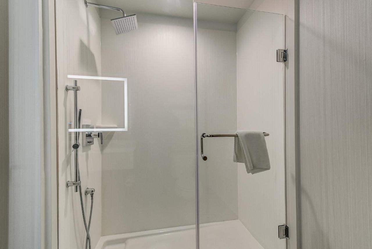 Est Hotel Toronto Ngoại thất bức ảnh